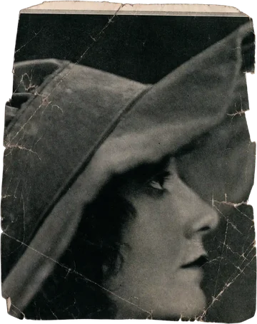 Frammento, donna con cappello