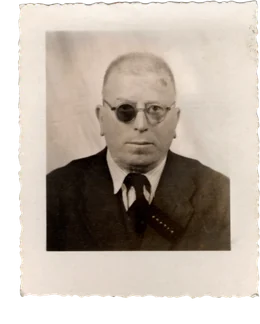 Uomo con occhiali